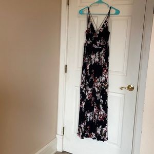 Lulu’s navy floral maxi dress